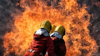 Meteorologové rozšířili výstrahu před požáry